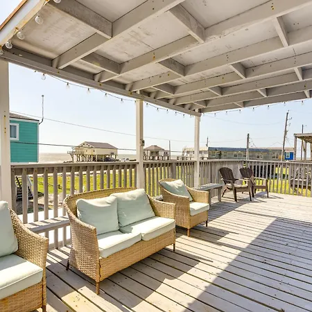 Walk To Beach Family Getaway By San Luis Pass!